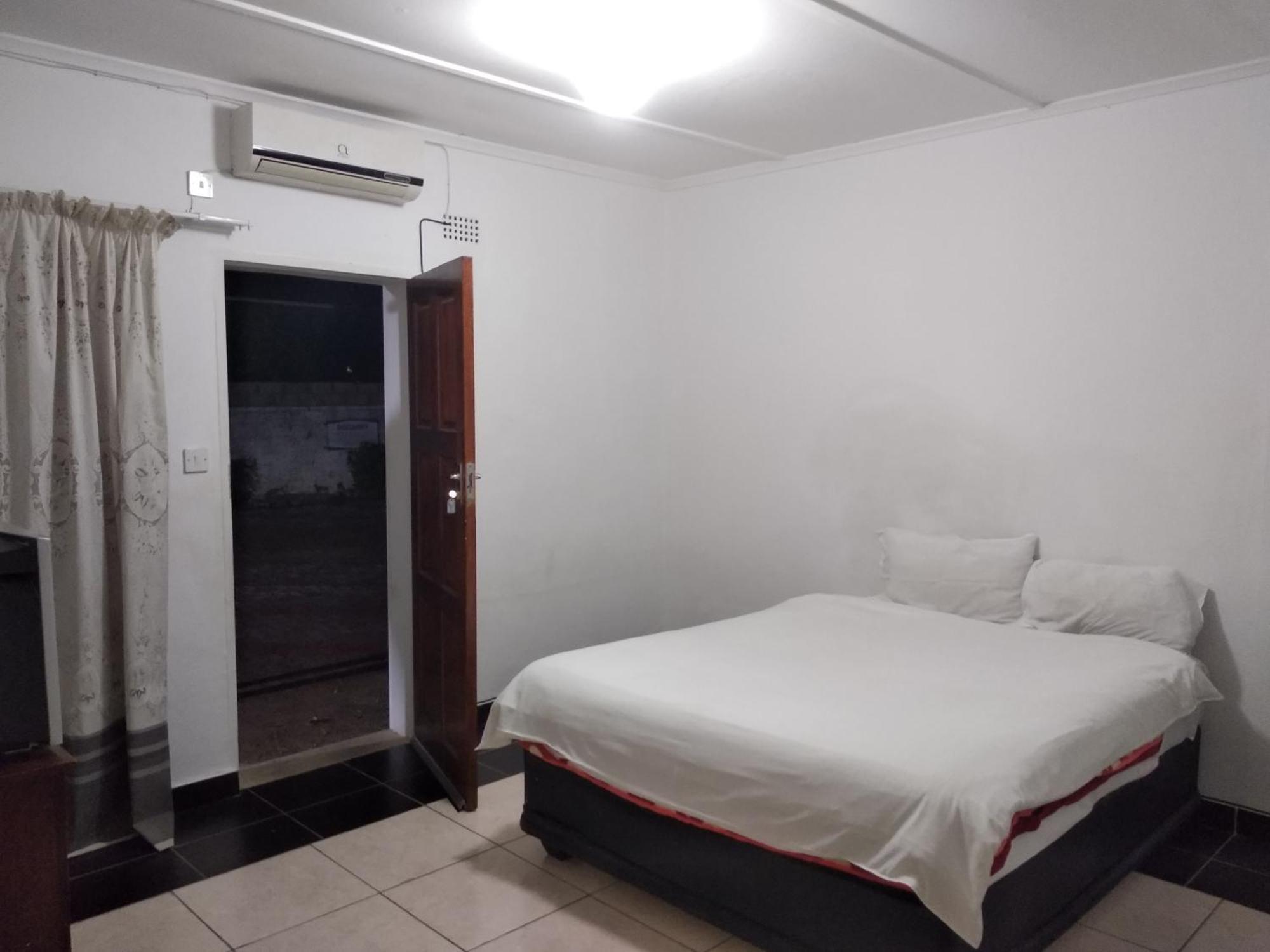 Brackendene Lodge Габороне Экстерьер фото
